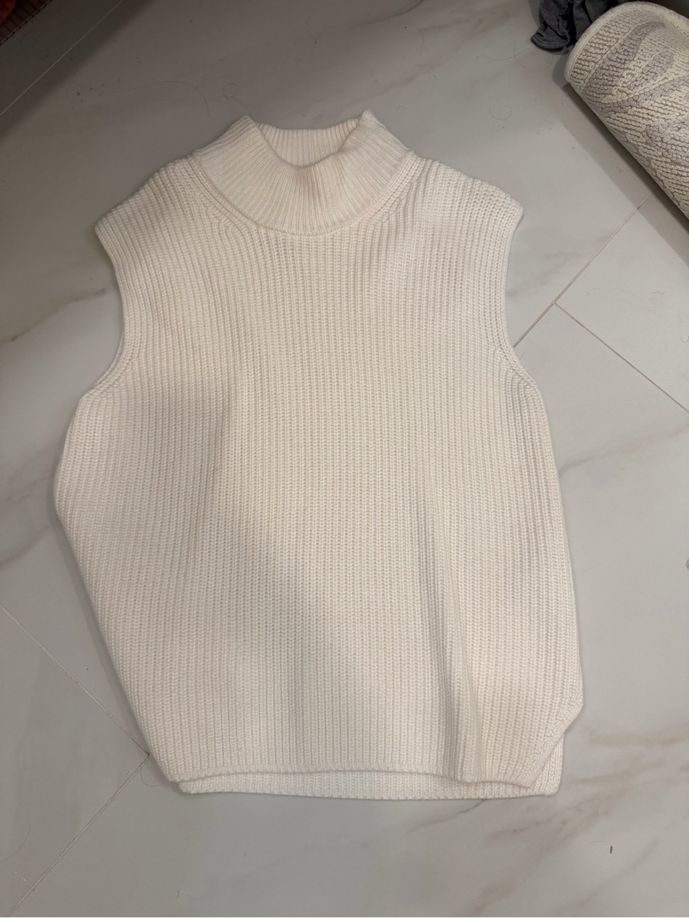 Abercrombie & Fitch Cream Sleeveless Turtleneck Sweater Vest